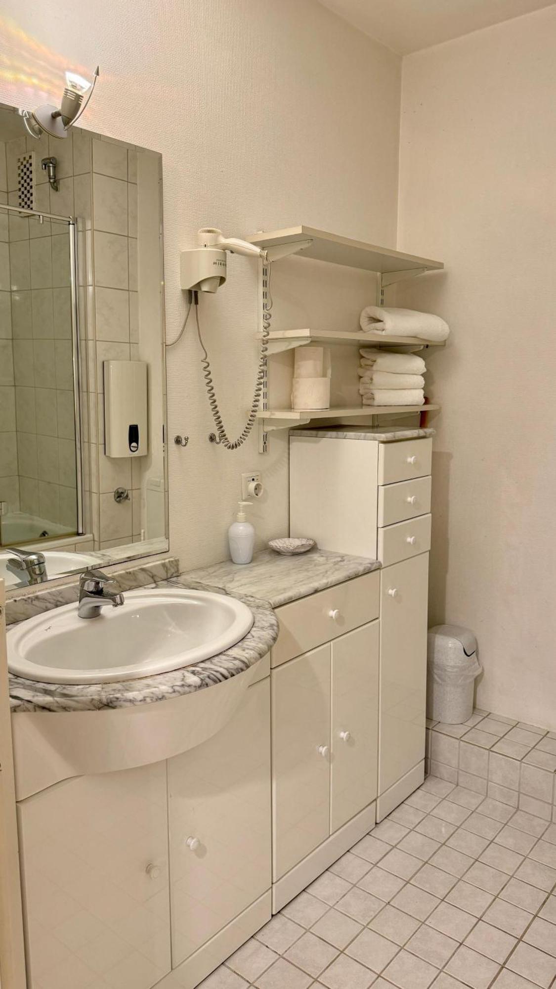 13-36, Sehr Strandnah, Im Herzen Westerlands, Westbalkon, 1 Zi Esterno foto